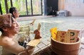 1道13県29店の温浴施設が参加するお正月イベント。お客さまに新年のご挨拶を伝える「年賀状風呂」を実施します