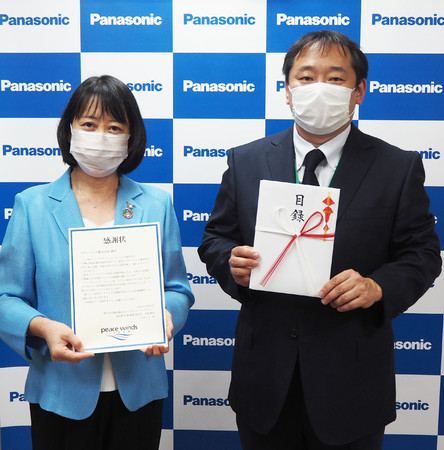 贈呈式の様子 贈呈式の様子