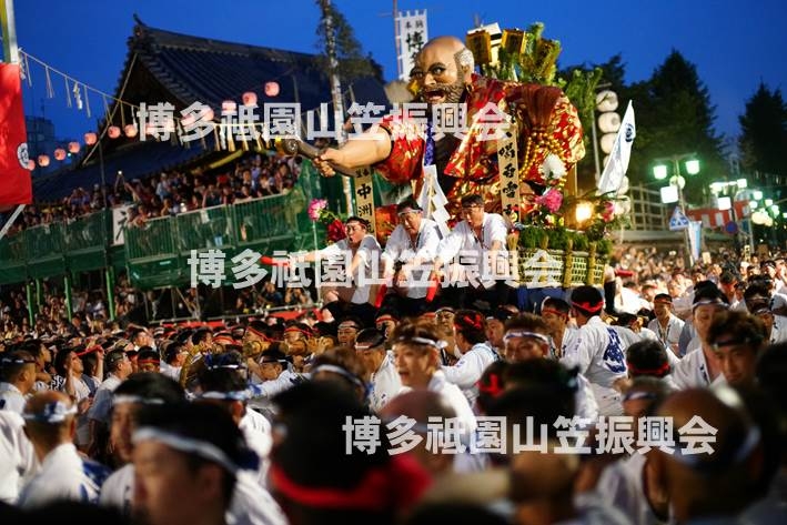 博多の夏の風物詩！ 777年続く櫛田神社の奉納神事 ～ 博多祇園山笠 