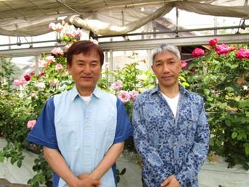 バラ生産者の（有）水谷農園の水谷社長（左）と、8月6日当日ゲストとして番組に出演する（有）