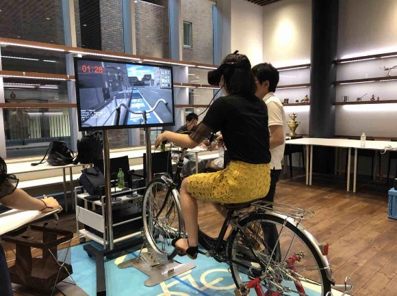 交通ルール学習に用いるVRプログラムの課題点を学生が検証「自転車VR
