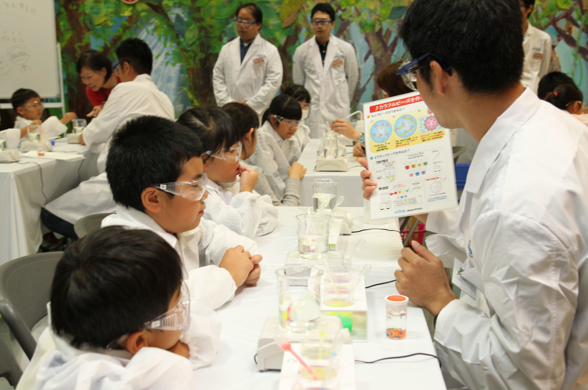 化学の日子ども化学実験ショー2018 10月20日 土 21日 日 神戸国際展示場にて開催 日化協のプレスリリース