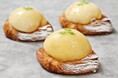 【夏限定デニッシュ】ブーランジェリー「バゲットラビット」より国産の白桃を半分まるごとトッピングした、桃の香りと果肉のとろけるような甘みを存分に楽しめる夏にぴったりな新作デニッシュを新発売!