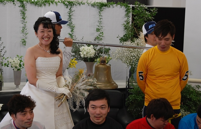 オニアツ 別府競輪場で史上初 の結婚式開催 別府競輪場のプレスリリース