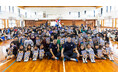 ホームタウン沖縄市内の小学3年生全員に「ドリームスタディドリル」を寄贈(8回目)