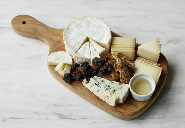 チーズ講座ではタイプ別の6種類のチーズをテイスティング チーズ講座ではタイプ別の6種類のチーズをテイスティング