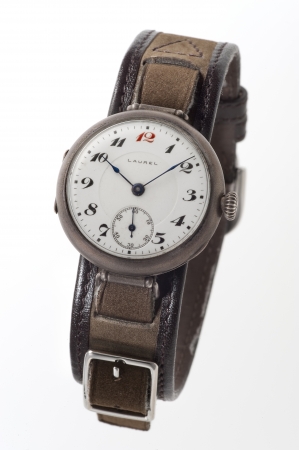 国産初の腕時計「ローレル」