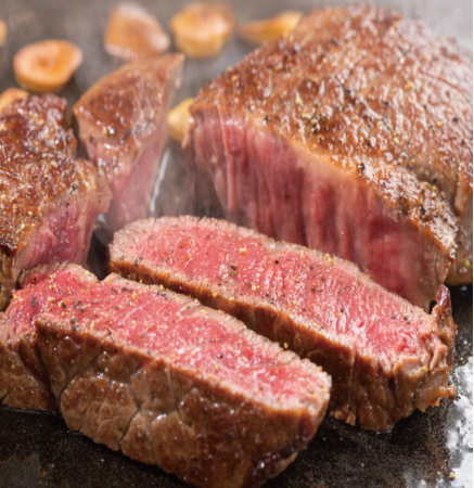 B2F・鉄板焼き肉バル 麦と大地 「神戸牛サーロインステーキ」 神戸牛の真髄である甘さ香り柔らかさを存分に味わえるお肉を特別価格でご提供いたします。