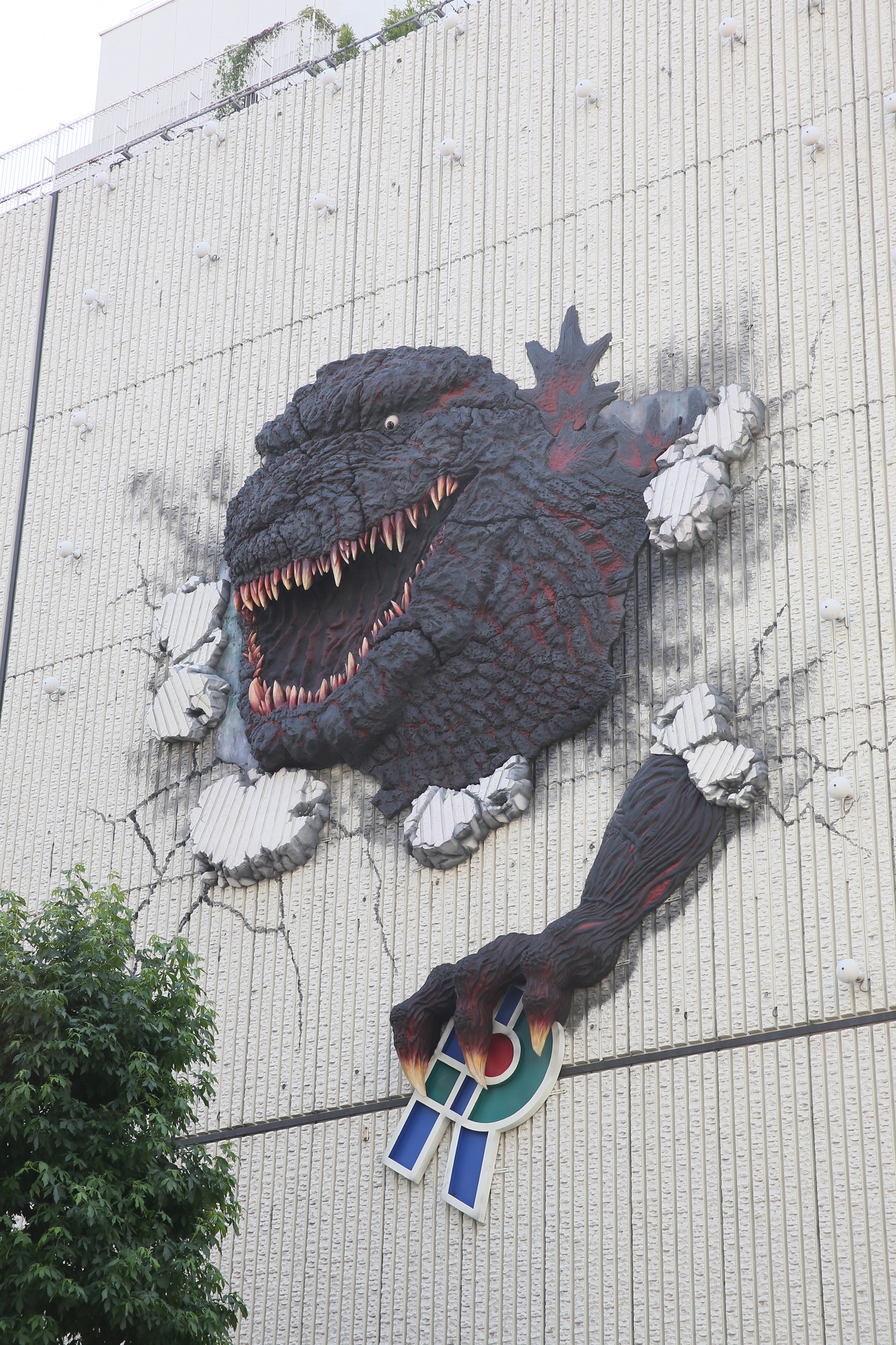 ゴジラ 渋谷パルコを破壊 シン ゴジラ 巨大壁面オブジェが遂に完成 株式会社パルコのプレスリリース