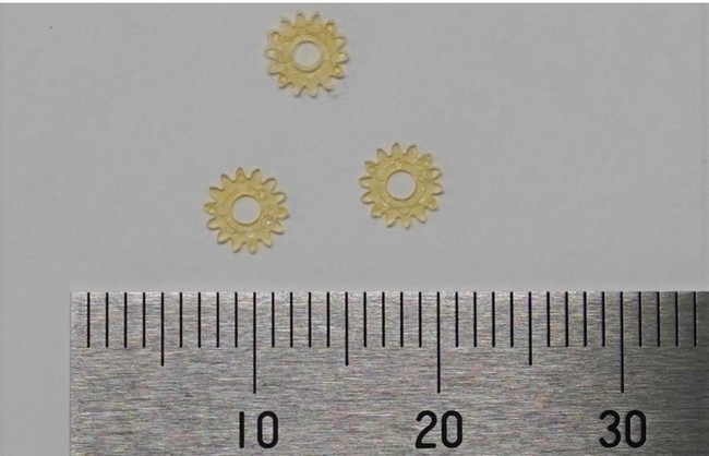 エプソンによる製品用精密部品成型テスト品