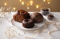 ひと口ごとに感じる、濃密なショコラの味わい。今年もPascoとゴディバが共同開発した4種類の新商品を、皆さまにお届けします。