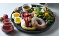 【koe donuts】世界で人気のピザレストラン「Pizza 4P's」のブッラータチーズを京都で堪能・フレッシュなチーズと自家製ドーナツが主役の贅沢ブランチプレートが新登場