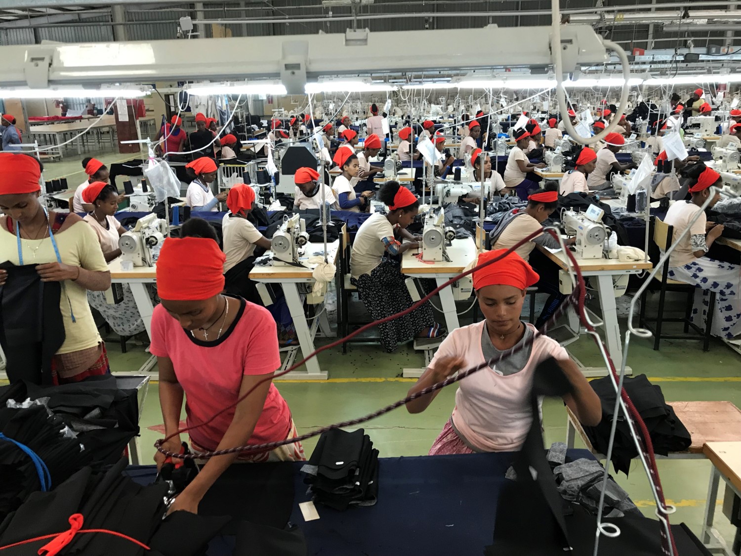 エチオピアにおける継続的な生産を決定　エチオピア政府機関等とともに、現地工場の生産性・品質の向上を図る2020年春夏商品で100万枚の生産を計画