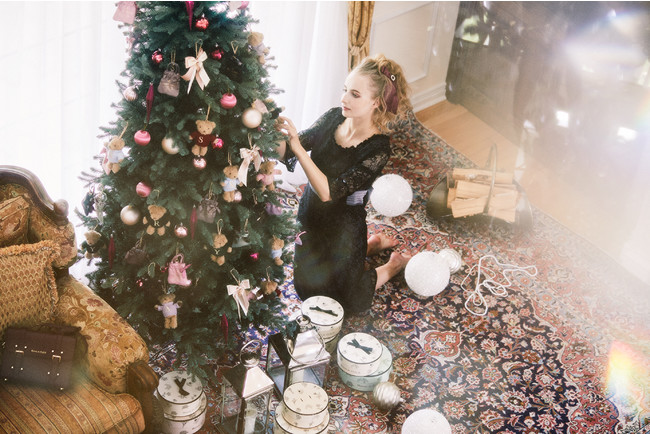Maison de FLEUR】チャームサイズのダブルリボントートバッグに願いを込めて…『おうちX'mas』を華やかに彩るクリスマスチャーム が登場｜株式会社ストライプインターナショナルのプレスリリース