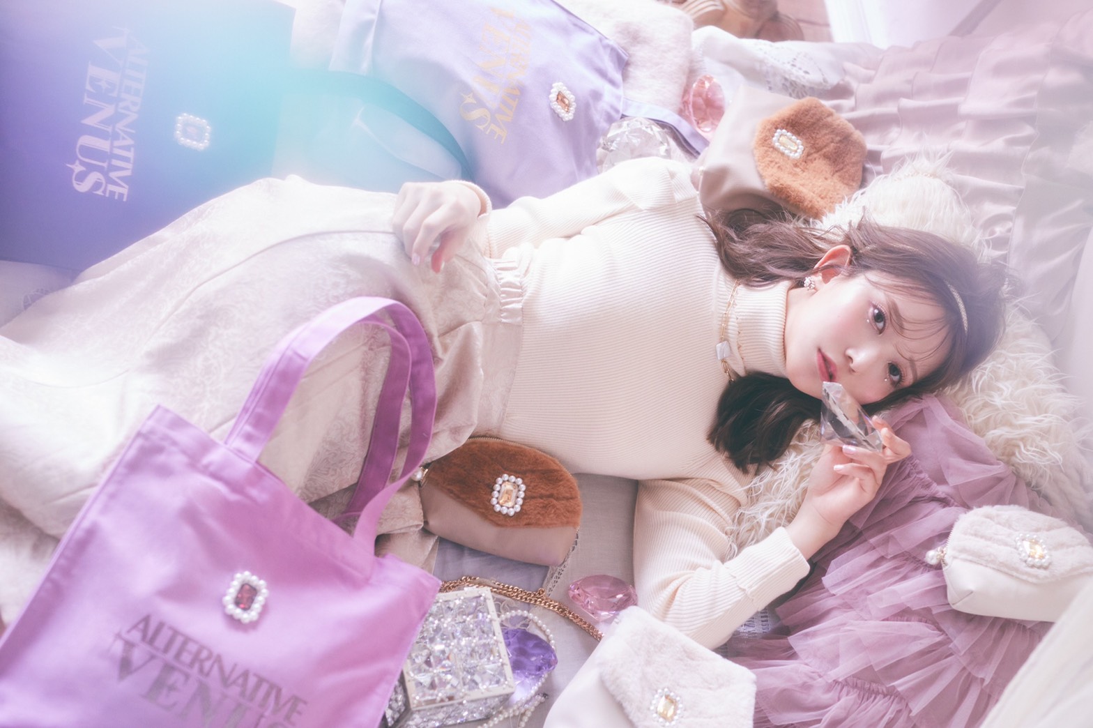 Maison De Fleur モデル菅野結以が再び カラージュエルをあしらった華やかコラボアイテムを発売 8月28日 土 より全国の店舗 同日12時からecサイトにて販売開始 株式会社ストライプインターナショナルのプレスリリース