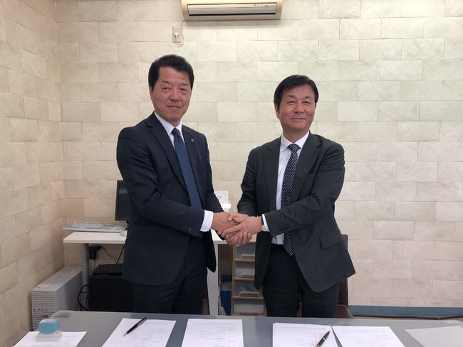 2019年3月施工契約（左）明徳建設 望月氏 （右）ハウシード横瀬代表取締役