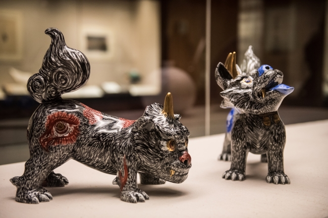 大英博物館の展示ケースに所蔵された『狛犬』