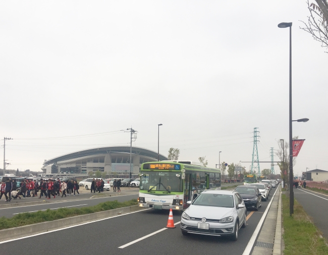 交通実験実施日のスタジアム周辺道路の様子