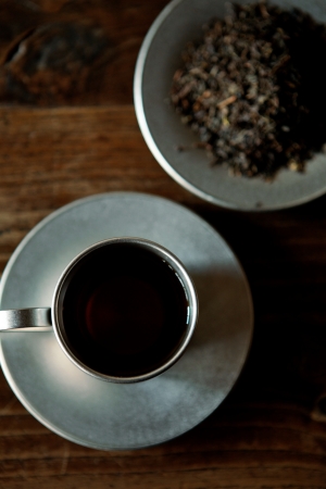 新芽のティップだけを使用したカフェインの少ない 独特の甘さをもつ MORETHAN TEA