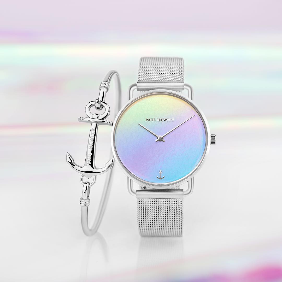 不思議きれいなレインボー時計 Paul Hewitt ポールヒューイット から光や見る角度によって色が変わる新作時計 が登場 オンザグローバル株式会社のプレスリリース