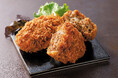 懐かしの味が帰ってきた!食感と旨味を進化させ、10年前の味を再現!「復刻!クイーンズメンチ」