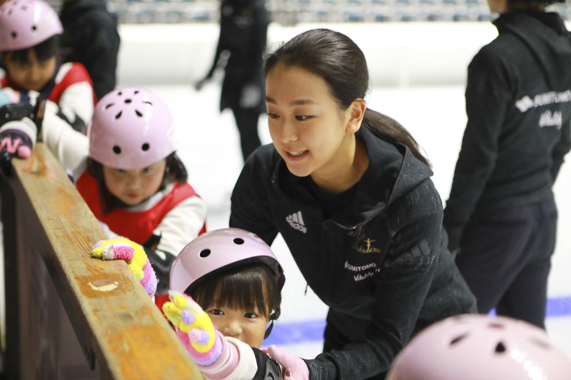 イベント報告 浅田真央さん 舞さんによるスケート教室 住友生命 Vitality スケートチャレンジを開催 住友生命保険相互会社のプレスリリース