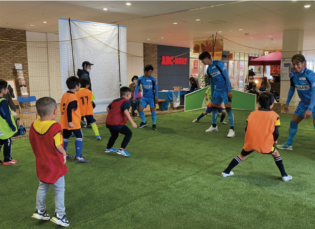 F.C.大阪の選手と一緒にプレー