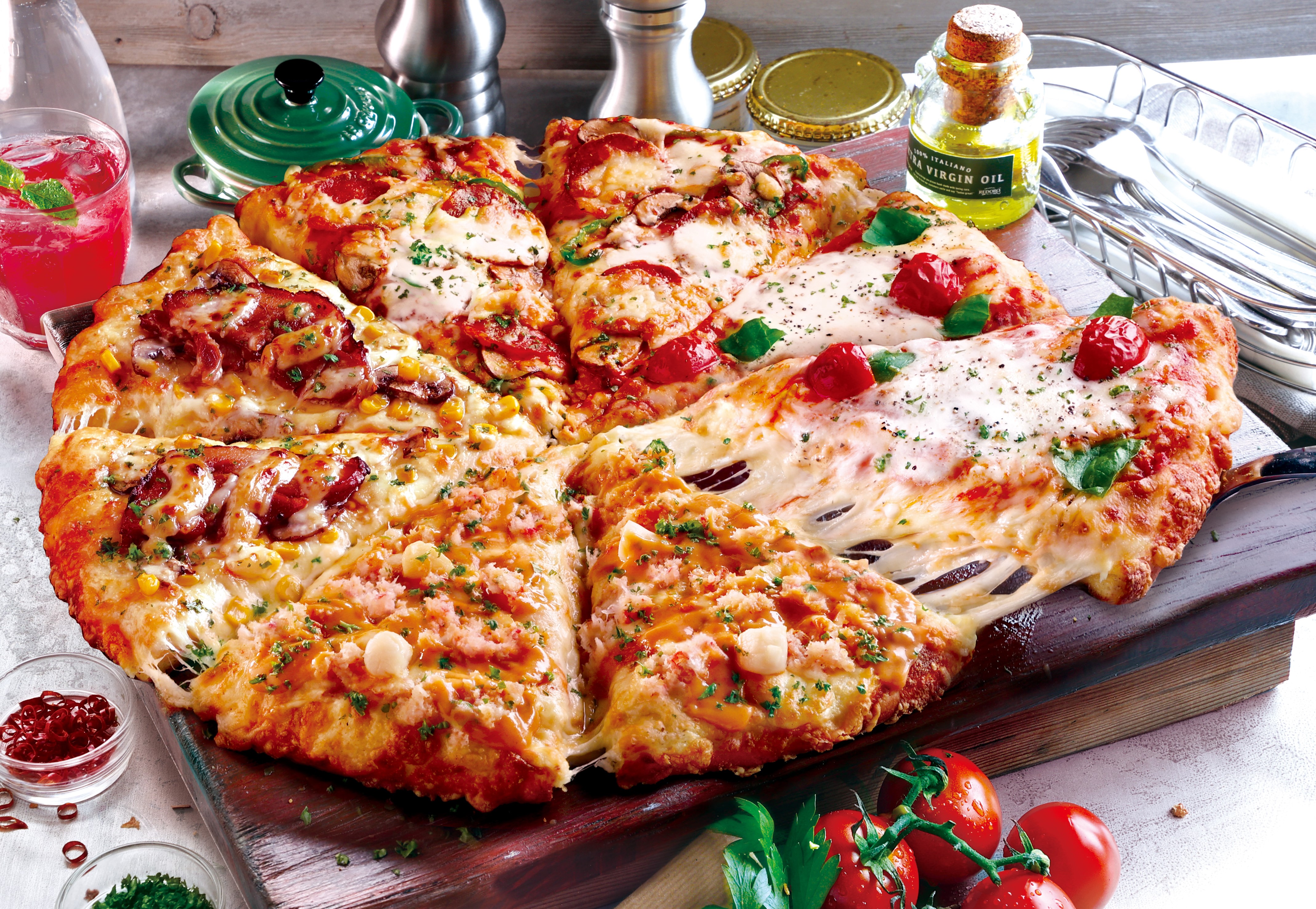 冬限定 カニとウニクリームソースのピザ も堪能 ピザーラ 冬の絶品グルメクォーター 新発売 株式会社フォーシーズのプレスリリース