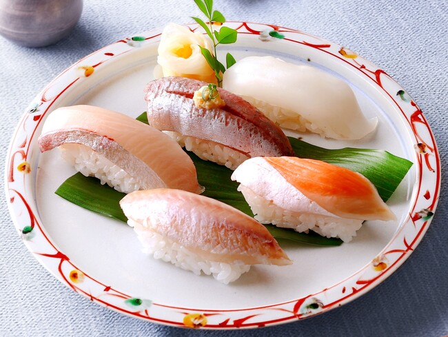 <夏の旬ネタ5貫盛り> <夏の旬ネタ5貫盛り>