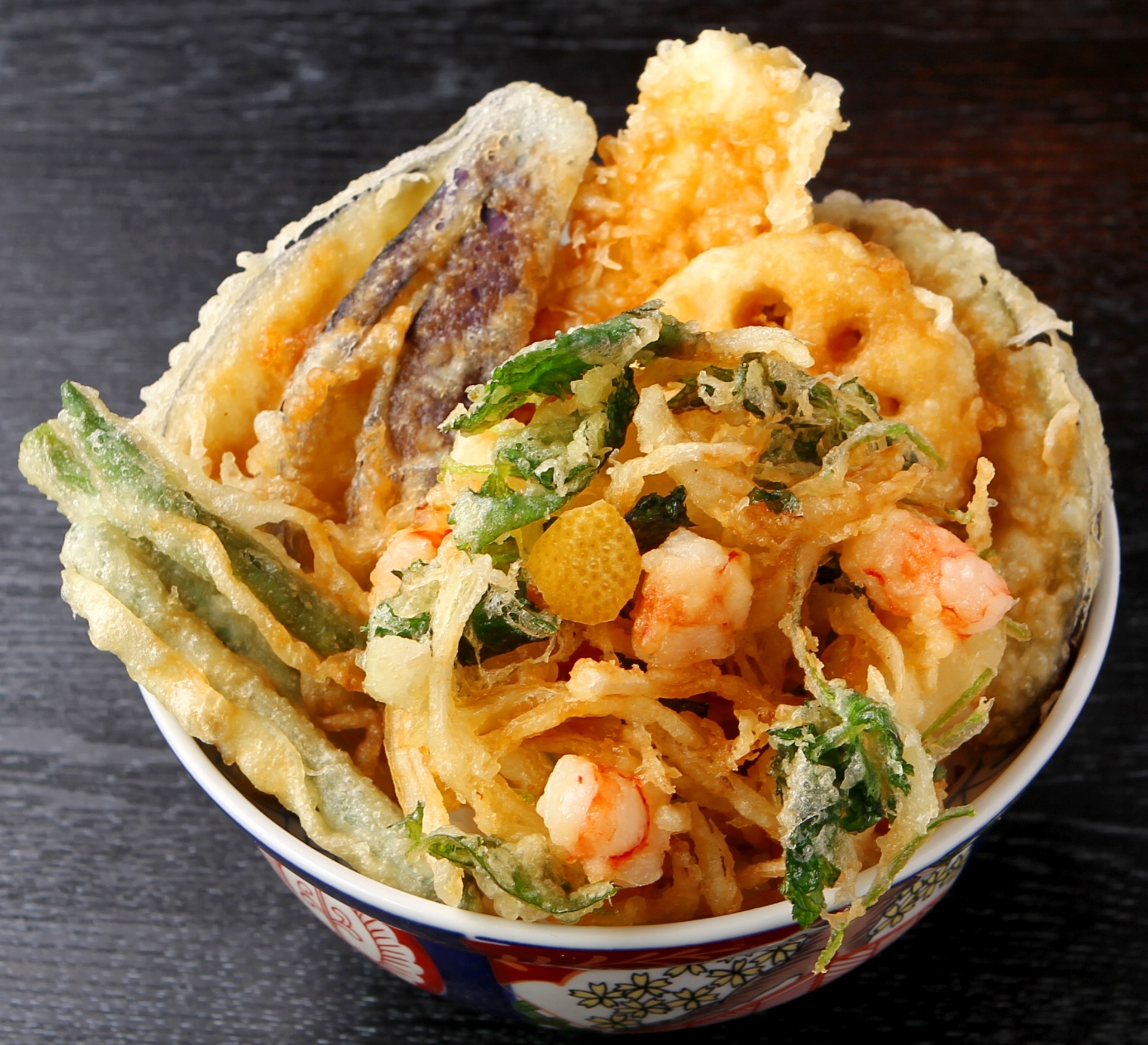 どんぶり専門店 どん松 から 海老やいかも入った贅沢 かき揚げ が新登場 株式会社フォーシーズのプレスリリース