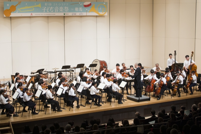 子ども音楽祭in相馬2018での相馬子どもオーケストラの子どもたち(c)Mariko Tagashira_2019_FESJ