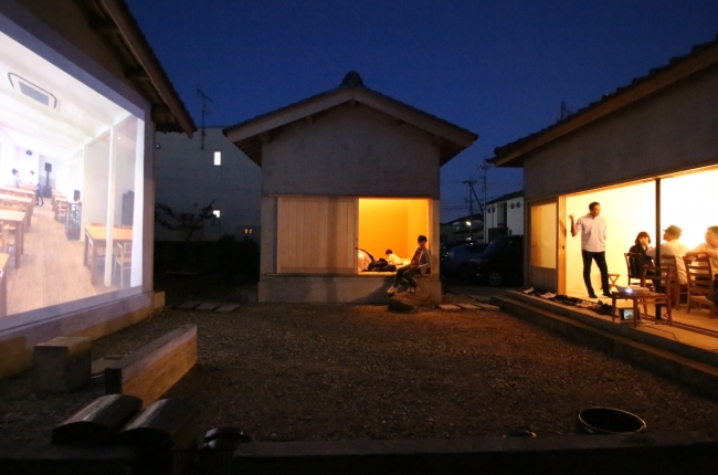 リノベーションされた古民家の洗練された空間を生かし、地元のワイン醸造家によるワイン造りの話を聞くディナー会。