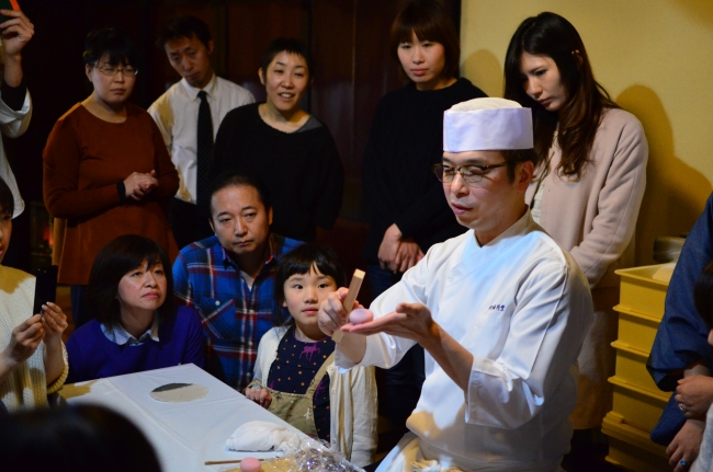 金沢の伝統あるお茶文化により醸成された和菓子の文化と技術を伝える上生菓子を得意とする和菓子職人。