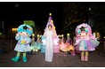 キキ&ララが星のステッキで新宿サザンテラスをライトアップ！ゲストの元乃木坂46・松村沙友理さんも「キラキラでかわいい！」と大興奮「Twinkle Color Christmas 2021」点灯式を実施