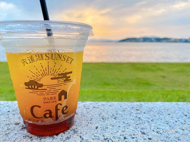 オープンしていたら最高の1日になること間違いなし 水の都 松江 に夕日が出る日限定のカフェから宍道湖を赤く染め 神々の地に沈む夕日を堪能 一般社団法人 松江観光協会のプレスリリース