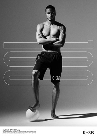 サッカー日本代表 鈴木武蔵選手 超合理的 合繊セットアップブランド K 3b ケースリービー のアンバサダーに就任 カジナイロン株式会社のプレスリリース