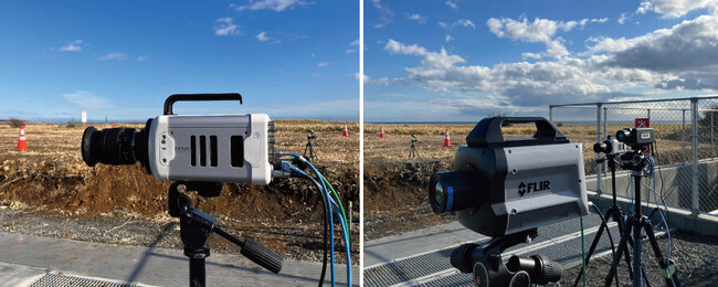 高感度ハイスピードカメラ（左）と赤外線ハイスピードカメラ（右）の設置風景
