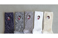 「よーじや」×「靴下屋」コラボ企画第４弾、「よじこ」刺繍ソックス計３種類を、2025年11月14日（金）から「靴下屋」の京都市内２店舗と、「よーじや」の17店舗＋公式オンラインショップで販売