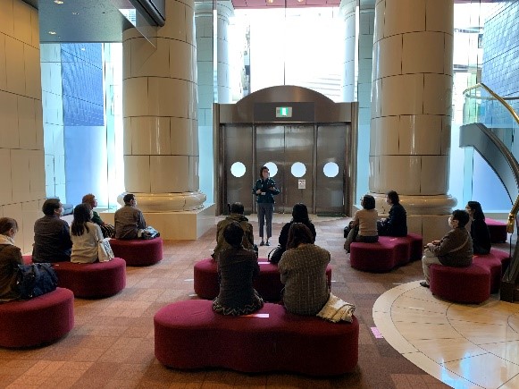 舞台説明会の様子1. 舞台説明会の様子1.