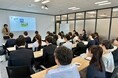 スーパーホテル、学生アルバイトの就活を応援。スカイマークの現役トップCAがセミナーを実施