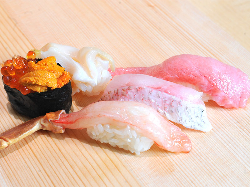 金沢回転寿司 輝 らり 回転寿司激戦区の金沢から旬のネタを九州へ 博多阪急 金沢 加賀 能登展 催事初出店 職人が握ります アイエムエムフードサービス株式会社のプレスリリース