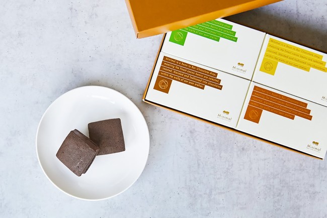 チョコレートサンドクッキー　4個入り(2粒入個)　1,944円(税込)　カカオの違いで4種の味わいが楽しめます