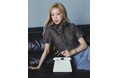 フェンディ、ウギを起用した「ピーカブー」デジタルキャンペーンを公開!