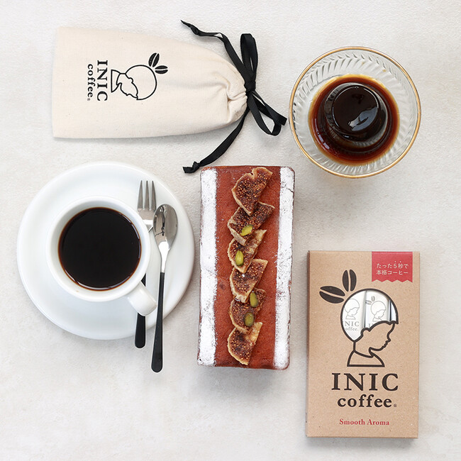 No.2ボックスは、今が旬のいちじくをたっぷり使ったボリューミーなパウンドケーキを丸ごと一本お届け。この夏最後のお楽しみとして、3種のスペシャルティコーヒーゼリーも。コーヒーは定番ブレンドや秘密のコーヒーポーチ、アイス専用コーヒーが計20杯分入っています