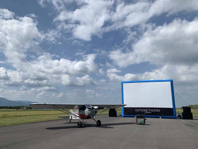 飛行場での野外映画（北海道・美唄市）