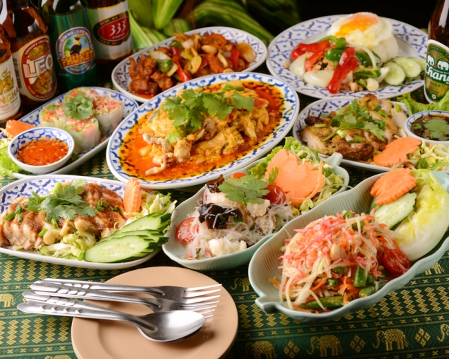 タイの屋台料理とアジアのお酒が楽しめる