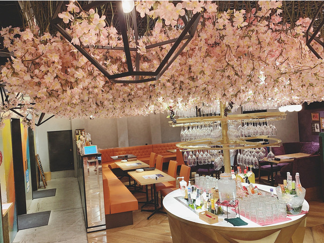 2,500本の桜の造花を装飾