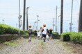 【狭山茶の故郷で育つ!】入間市立新久小学校が茶摘み&オリエンテーリングで地域密着教育を公開