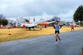 【異例】飛行機の横を疾走！自衛隊基地の中を走る入間市独自のクロカン