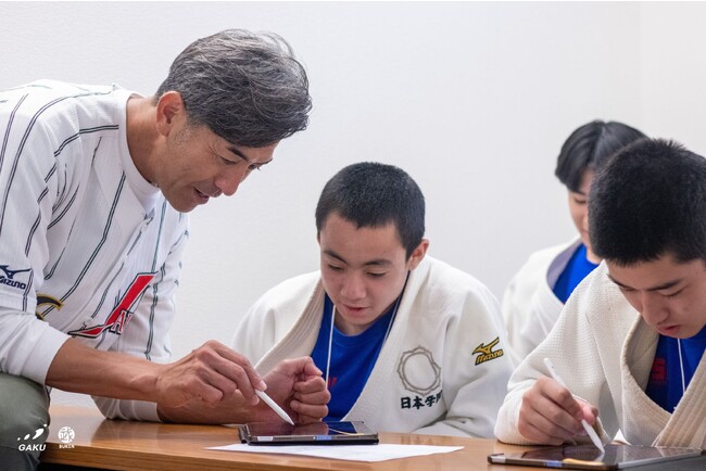 普段は柔道を習っている高校生がG.G.佐藤さんの指導の元『プロスピA』に挑戦
